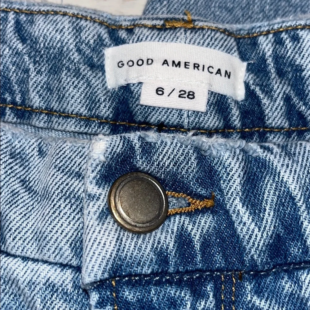 Good American distressed light wash jeans | size 6/28